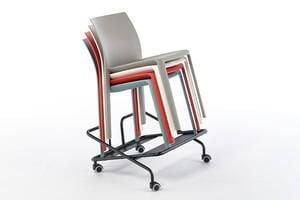 Für einen leichten Stuhltransport sorgt unser Transportrollwagen